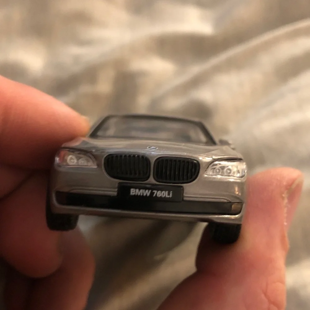 BMW 760Li Pull Back Action